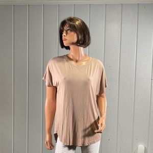 *Heroe Women’s Nude Round Neck Short Sleeve Top Sz L